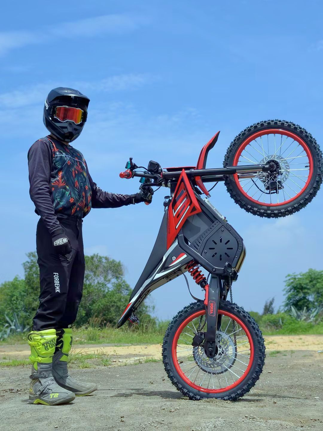 ainohot velox dirt ebike place on the dirt trail 1