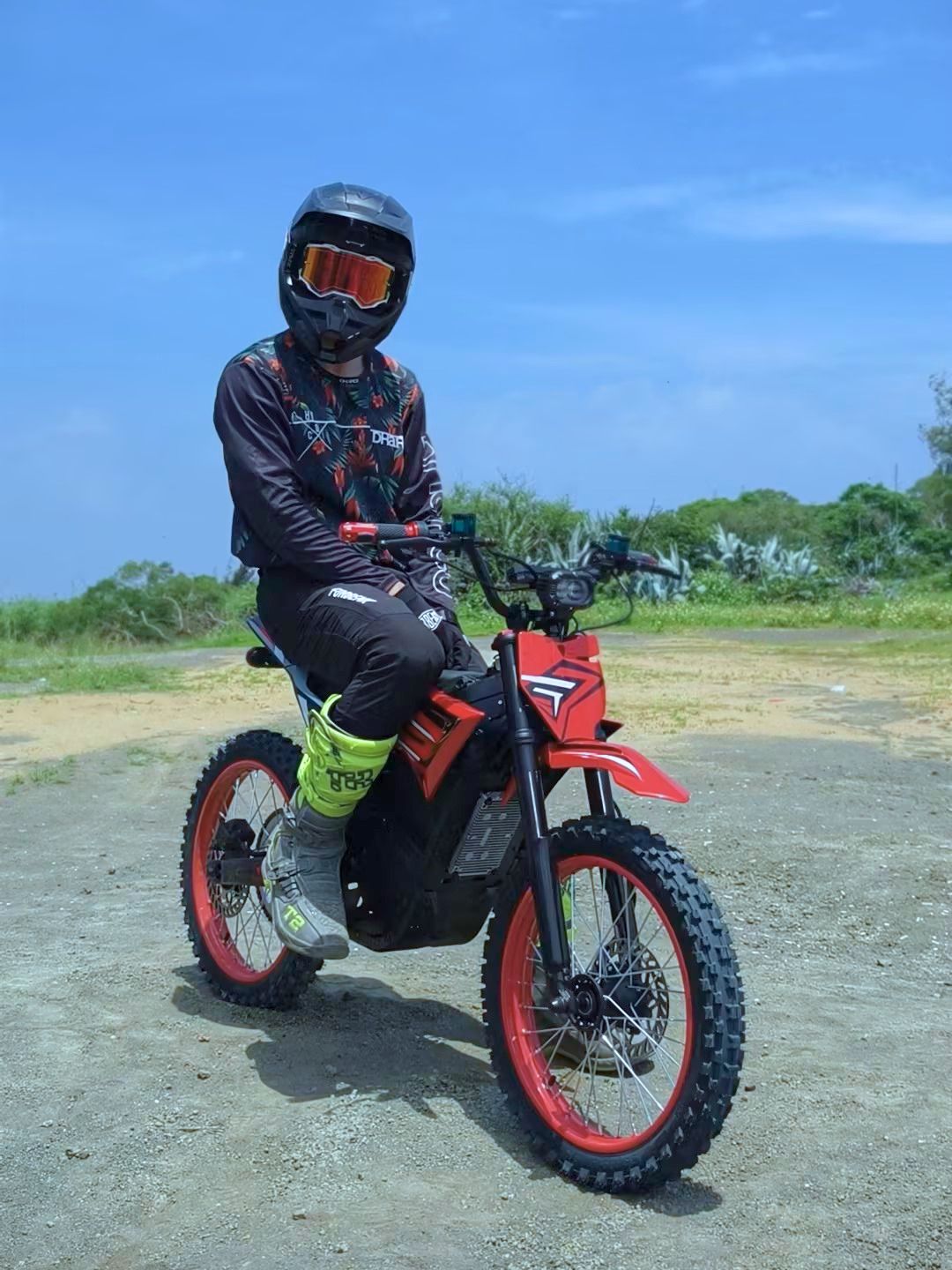 ainohot velox dirt ebike place on the dirt trail 2